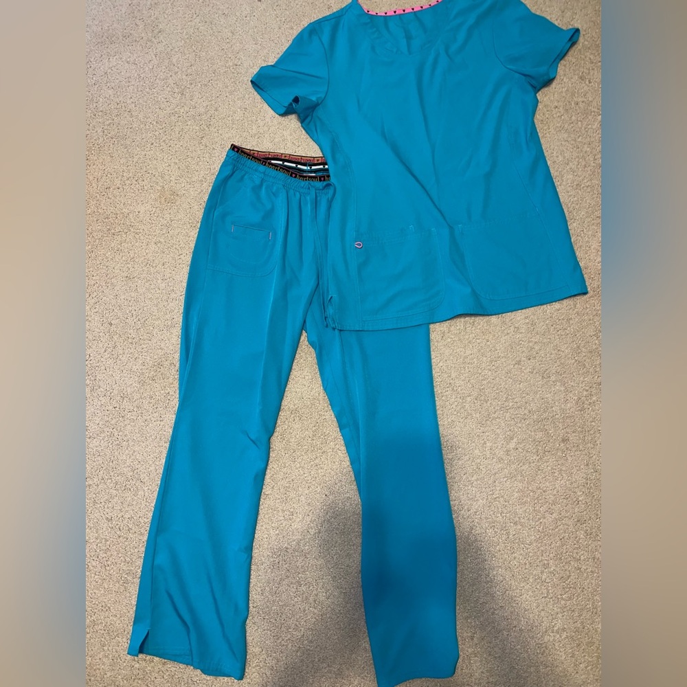 HeartSoul women’s Scrub Set in Bright Blue Medium
